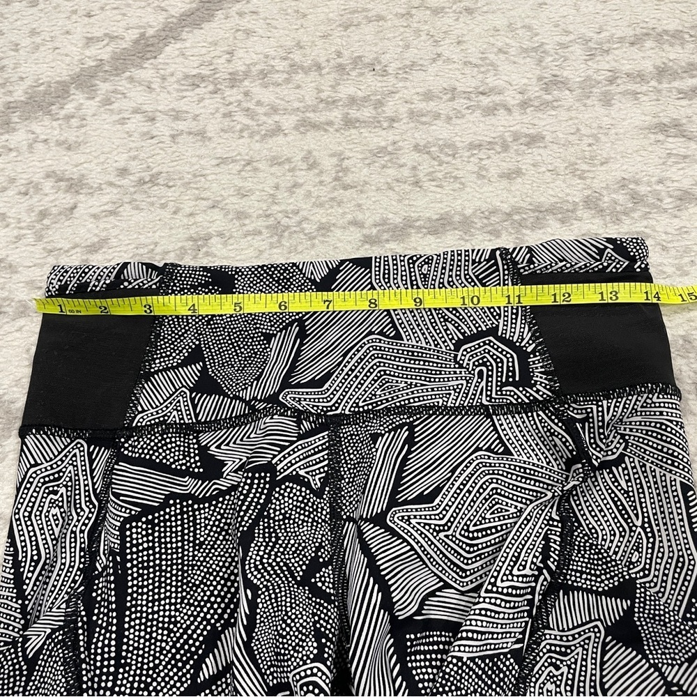 Lululemon Goal Crusher 7/8 Tight in Dottie Tribe White Black / Black - Picture 14 of 16